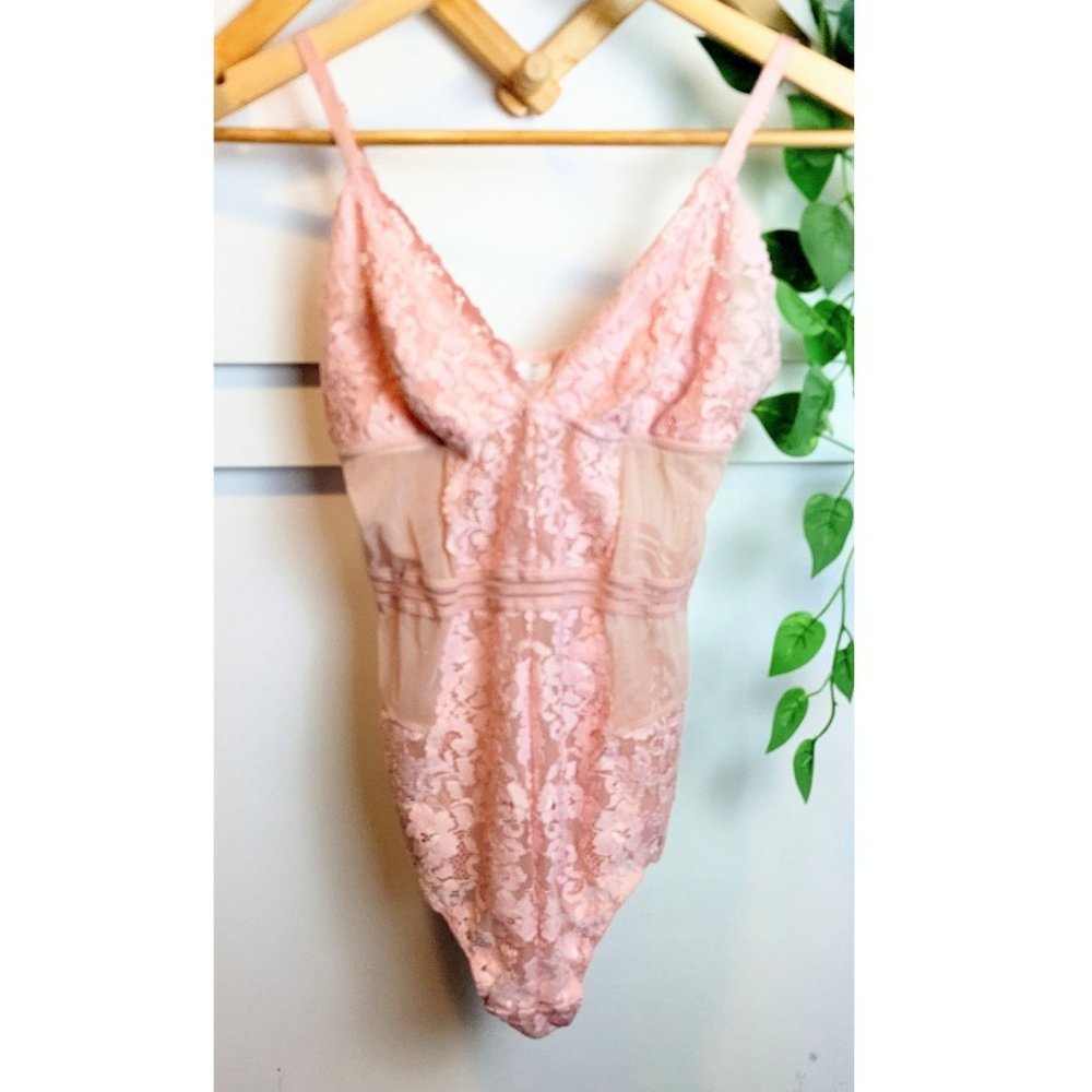 FOREVER 21 PALE PINK DELICATE BODY SUIT SOFT LACE DETAILS SIZE MEDIUM